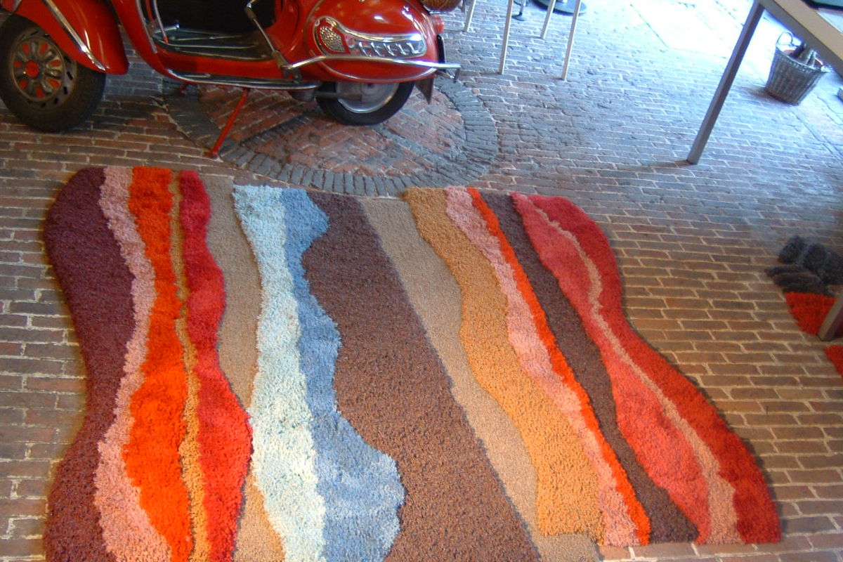 Hand tuffed tapijt golvende kleurencombinatie